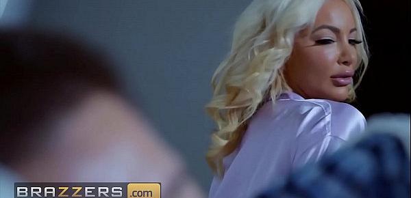  Blonde housewife (Nicolette Shea) cheats on her husband - Brazzers